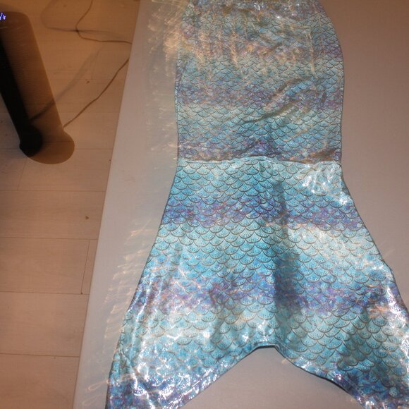 Blue Mermaide Tail Size Large - Picture 1 of 7